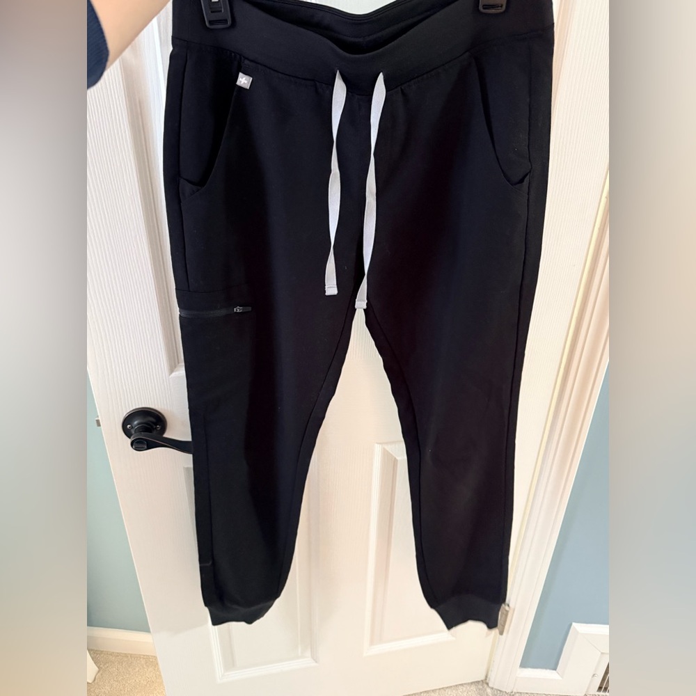 FIGS Black Jogger Scrub pants with White Drawstrings